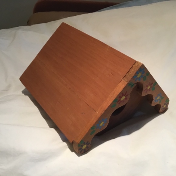 HANDMADE FUNCTIONAL WOOD BIRD HOUSE FOR OUTDOORS - Picture 2 of 5